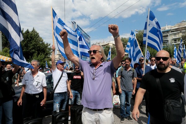 Στον ανακριτή ο Σώρρας - Συγκέντρωση από οπαδούς του στα δικαστήρια