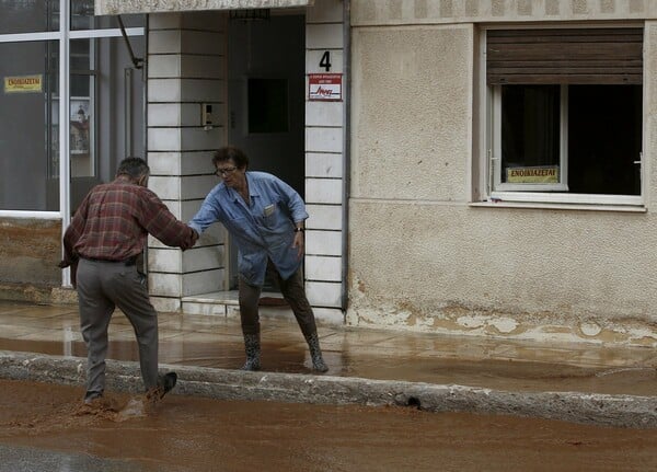 Η Μάνδρα τώρα - Λίγους μήνες μετά την πολύνεκρη τραγωδία, πάλι το ίδιο σκηνικό