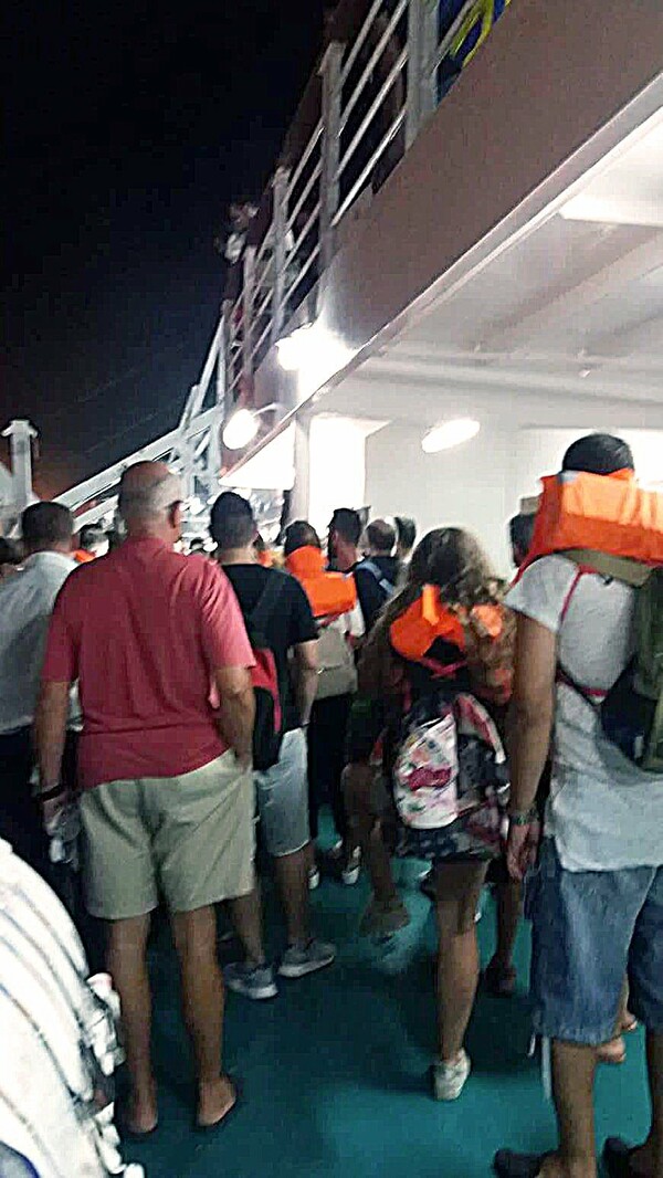 Οι ώρες αγωνίας στο φλεγόμενο πλοίο - Μαρτυρίες επιβατών για όσα έζησαν στο Ελευθέριος Βενιζέλος