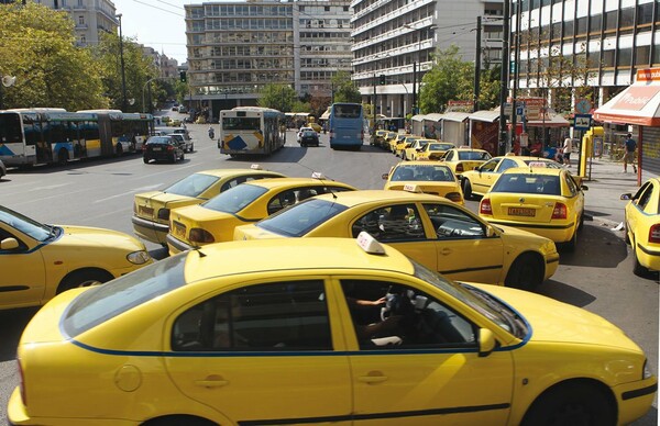 Τα εγκαταλελειμμένα νεοκλασικά της Πλάκας, η Πλατεία Συντάγματος, οι ποδηλατόδρομοι