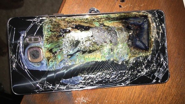 Η Samsung προειδοποιεί τους χρήστες των Galaxy Note 7: Kλείστε τα κινητά!