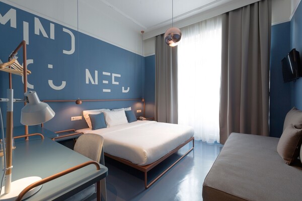 Γεμάτο χρώμα και σχεδιαστική τόλμη, το Colors Urban Hotel είναι ένα απ' τα πιο ιδιαίτερα ξενοδοχεία της Θεσσαλονίκης
