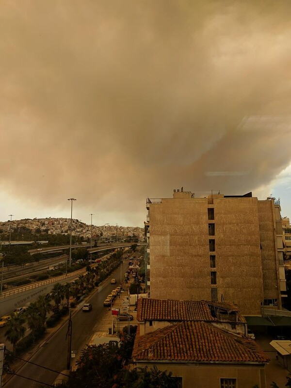 Πυρκαγιά στην Κινέτα Αττικής - Οι καπνοί καλύπτουν την Αθήνα (ΦΩΤΟΓΡΑΦΙΕΣ)