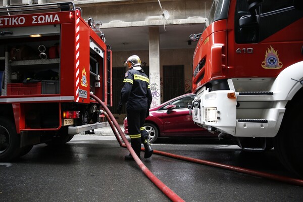 Πυρκαγιά σε ξενοδοχείο στο κέντρο της Αθήνας - Ένα άτομο στο νοσοκομείο