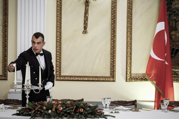 Το μενού για τον Ερντογάν - Φωτογραφίες από τις ετοιμασίες στο Προεδρικό Μέγαρο