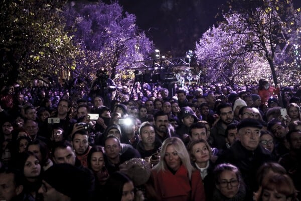 Πυροτεχνήματα πάνω από την Αθήνα.