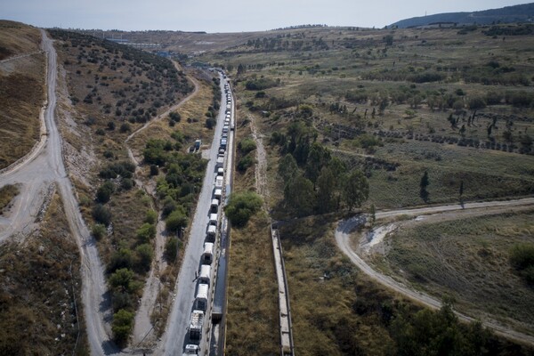 Οι τεράστιες ουρές απορριμματοφόρων στον ΧΥΤΑ Φυλής