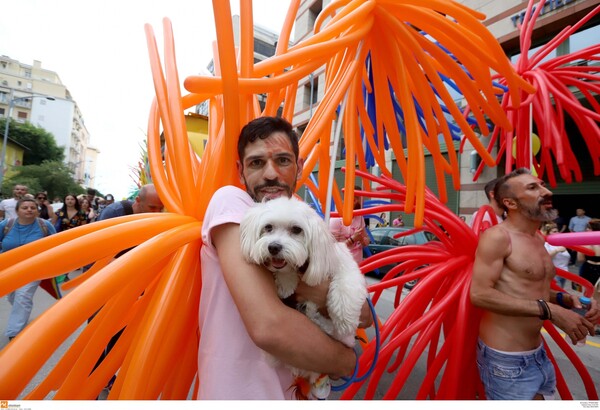 Thessaloniki Pride: Με σύνθημα «Άκρως Οικογενειακόν» και χιλιάδες συμμετέχοντες η Παρέλαση Υπερηφάνειας στη Θεσσαλονίκη