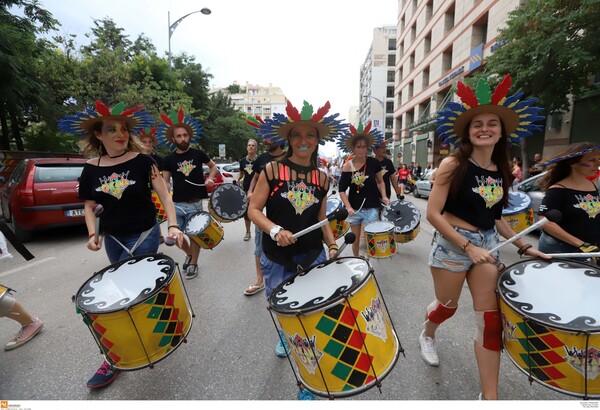 Thessaloniki Pride: Με σύνθημα «Άκρως Οικογενειακόν» και χιλιάδες συμμετέχοντες η Παρέλαση Υπερηφάνειας στη Θεσσαλονίκη