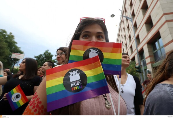 Thessaloniki Pride: Με σύνθημα «Άκρως Οικογενειακόν» και χιλιάδες συμμετέχοντες η Παρέλαση Υπερηφάνειας στη Θεσσαλονίκη