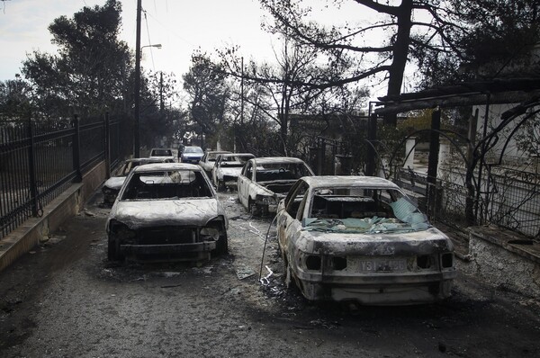 Αργυρή Ακτή: Βρέθηκαν αγκαλιασμένοι - Προσπάθησαν να ξεφύγουν και παγιδεύτηκαν στην άκρη του γκρεμού