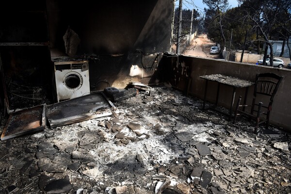 Κρανίου Τόπος το Μάτι στη Ραφήνα - Όλα καμένα, θυμίζουν εικόνες από θρίλερ (ΦΩΤΟΡΕΠΟΡΤΑΖ)