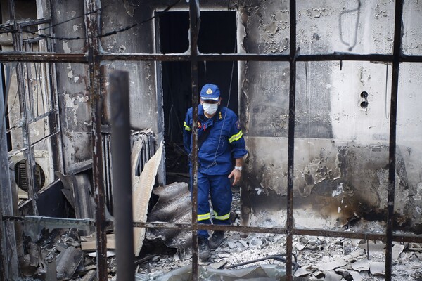Μακραίνει συνεχώς ο κατάλογος των θυμάτων - Στους 83 οι νεκροί από τις πυρκαγιές