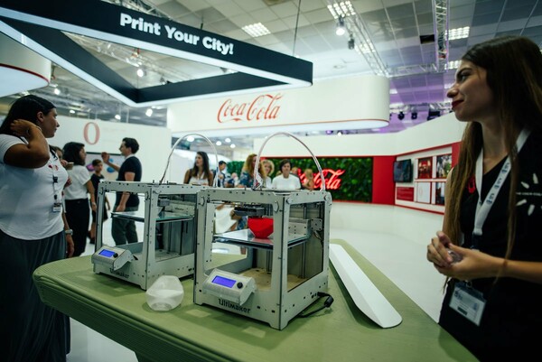 Η Coca-Cola μας ξεναγεί στην καινοτομία, τη δημιουργικότητα και την κυκλική οικονομία