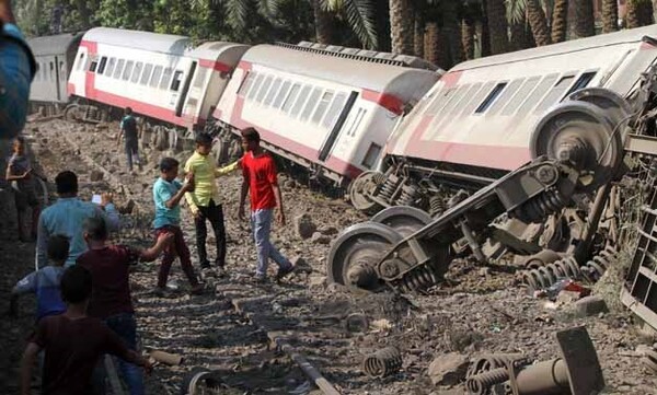 Δεκάδες τραυματίες σε εκτροχιασμό τρένου στην Αίγυπτο- Υπό κράτηση ο οδηγός
