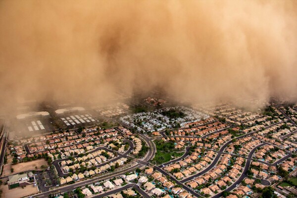 Αμμοθύελλα «καταπίνει» την Αριζόνα - Εντυπωσιακές αεροφωτογραφίες από το φαινόμενο