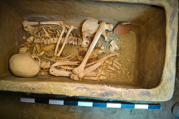 Αποκλειστικό: H ανακάλυψη του ασύλητου μινωικού τάφου στην Ιεράπετρα και η σημασία του