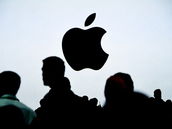 Apple: Oι αμερικανικές αρχές ερευνούν την επιβράδυνση των iPhone