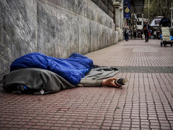 Έλληνας, 18- 44 ετών, το προφίλ του σημερινού άστεγου