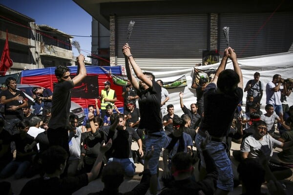 Η Ασούρα στον Πειραιά - Το αιματηρό αυτομαστίγωμα των σιιτών μουσουλμάνων (ΣΚΛΗΡΕΣ ΕΙΚΟΝΕΣ)