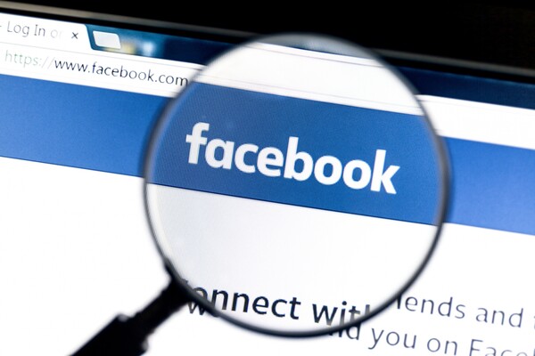 Γερμανικό δικαστήριο καταδικάζει την πολιτική πραγματικού ονόματος του Facebook