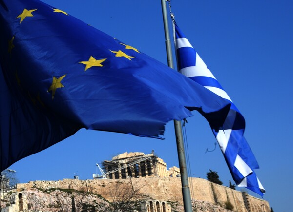 DW: Ανακούφιση στο Βερολίνο για το τέλος των μνημονίων στην Ελλάδα