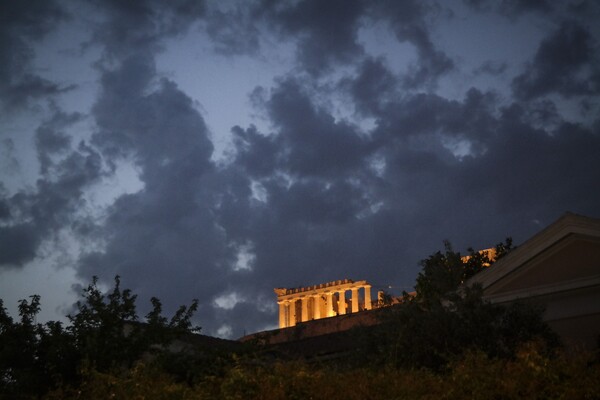 DW: Πόσα δισ. ευρώ έχει κερδίσει η Γερμανία από την ελληνική κρίση