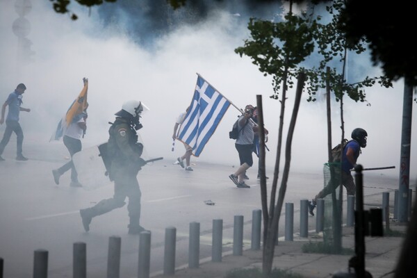 Δημοσιογράφος καταγγέλλει επίθεση από ΜΑΤ στη ΔΕΘ - Αποκαλούσαν «Βουλγάρους» τους διαδηλωτές