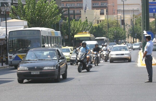 Επίθεση του Ρουβίκωνα σε μεγάλο πολυκατάστημα της Κηφισίας - ΒΙΝΤΕΟ