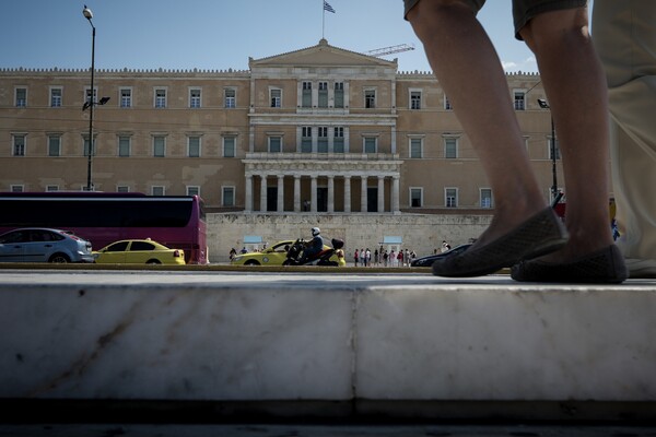 Έρευνα Pew: Oι Έλληνες νοσταλγούν το παρελθόν- Απαισιοδοξία για το μέλλον