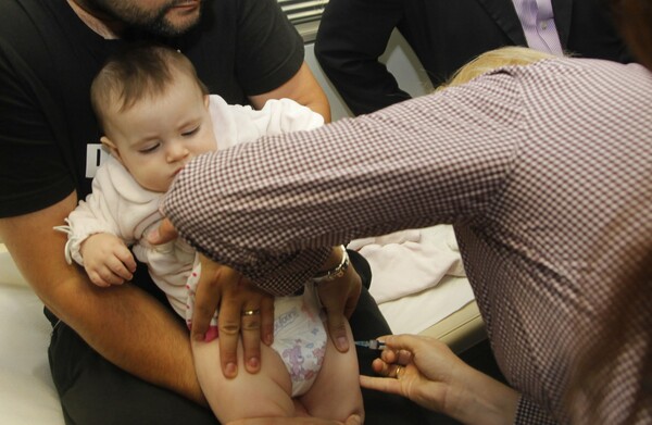 Φαρμακοποιοί: Oι εμβολιασμοί των παιδιών είναι και πρέπει να παραμείνουν υποχρεωτικοί