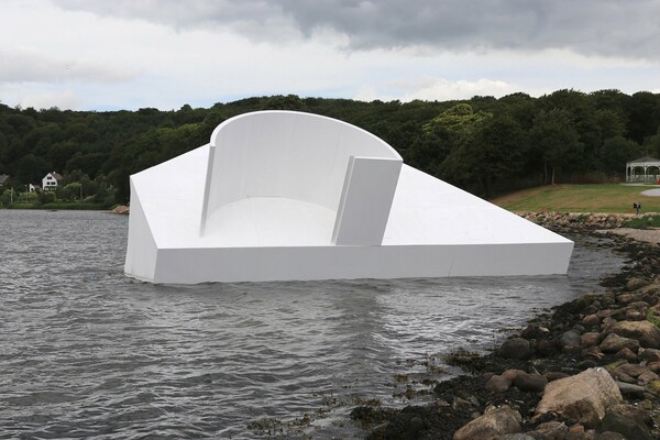 Η Villa Savoye, το σπουδαίο έργο του Le Corbusier, βυθίζεται στη Δανία
