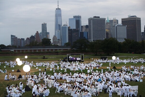 Λευκό δείπνο στη Νέα Υόρκη - 6000 άνθρωποι έμαθαν ώρες πριν το πού θα γίνει