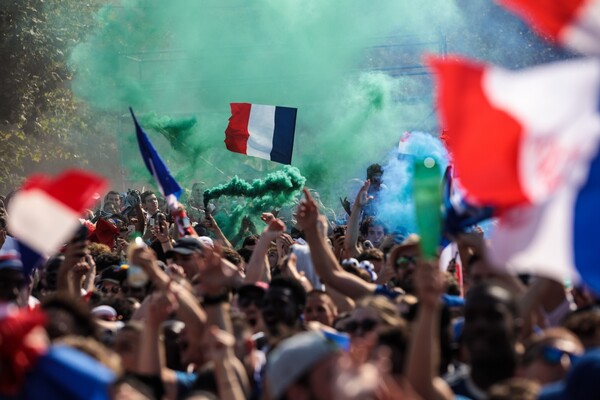 Μουντιάλ 2018 - Ο «τρελαμένος» Μακρόν πανηγυρίζει και το γλέντι της νίκης στο Παρίσι - ΦΩΤΟΓΡΑΦΙΕΣ