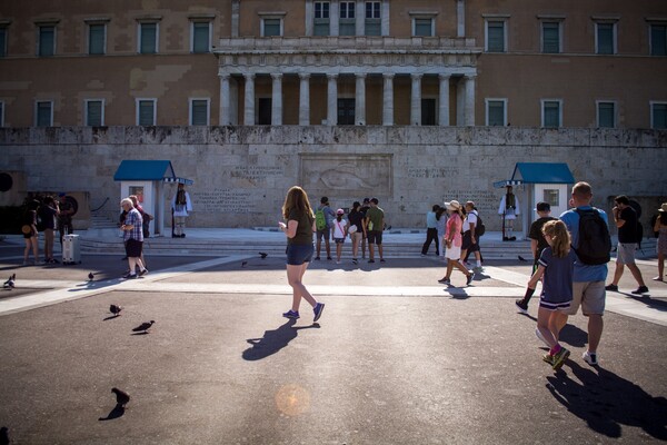 Ηλιοφάνεια με αραιές νεφώσεις την Κυριακή