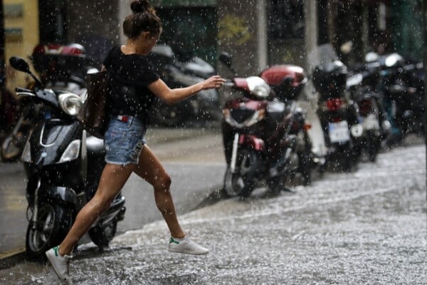 Ισχυρή καταιγίδα στην Αθήνα - 1000 κεραυνοί σε ένα 24ωρο - ΦΩΤΟΓΡΑΦΙΕΣ