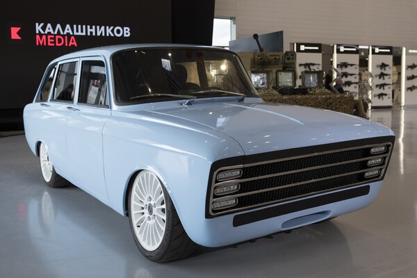 Η Καλάσνικοφ κατασκευάζει ένα ρετρό ηλεκτροκίνητο αυτοκίνητο ως απάντηση στην Tesla