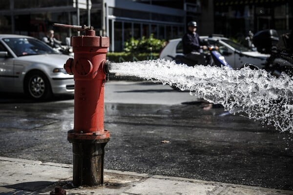 Άγνωστοι κλέβουν τα στόμια από πυροσβεστικούς κρουνούς για να πουλήσουν τα μέταλλα