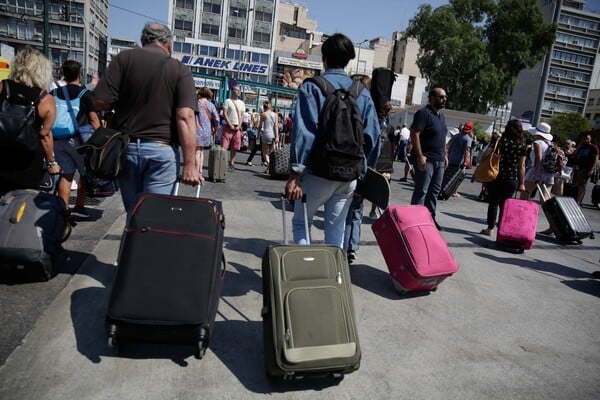 Το αδιαχώρητο στον Πειραιά - Επιστρέφουν όλοι (ΦΩΤΟΓΡΑΦΙΕΣ)