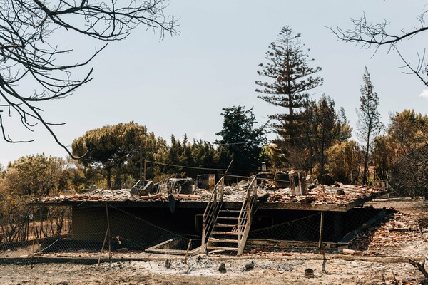 Στα δύο ξενοδοχεία που φιλοξενούν τους πυρόπληκτους