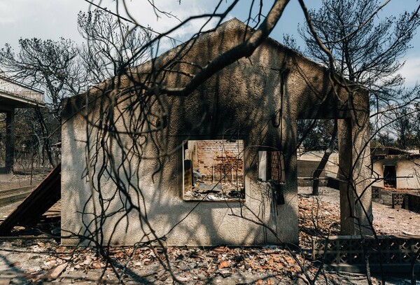 Στα δύο ξενοδοχεία που φιλοξενούν τους πυρόπληκτους