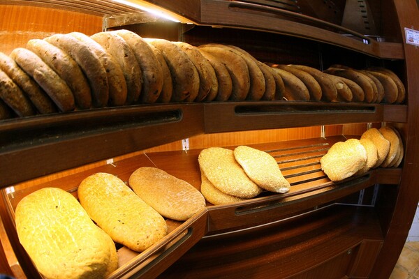 «Βρήκε» κλωστή στο ψωμί της και ζητούσε 15.000 ευρώ