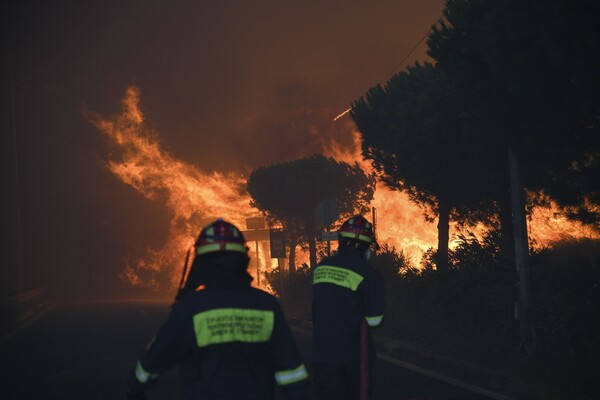 Μεγάλη φωτιά στη Ζάκυνθο - Πύρινα μέτωπα σε Πάρο και Εύβοια (upd)