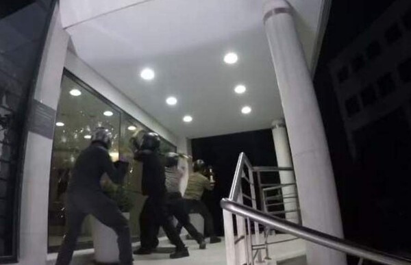 Επίθεση Ρουβίκωνα στα γραφεία του ομίλου επιχειρήσεων Μυτιληναίος
