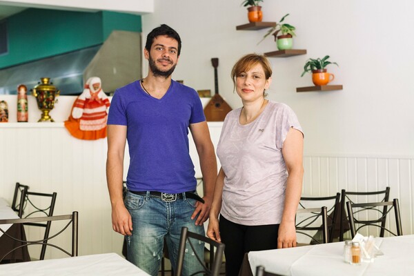 Βαλεντίνα: το πρώτο ρώσικο εστιατόριο της πόλης σερβίρει για 30 χρόνια εξαιρετικό, φτηνό φαγητό
