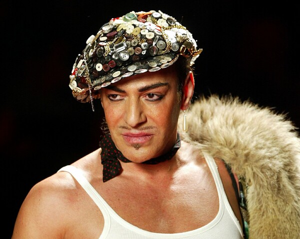 Ο John Galliano επιστρέφει