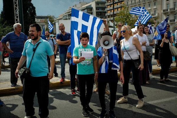 Σε εξέλιξη συλλαλητήριο κατά της συμφωνίας στο Σύνταγμα - ΦΩΤΟΓΡΑΦΙΕΣ