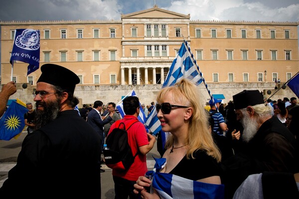 Σε εξέλιξη συλλαλητήριο κατά της συμφωνίας στο Σύνταγμα - ΦΩΤΟΓΡΑΦΙΕΣ