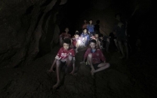 Ταϊλάνδη: Δεν θα γίνει διάσωση απόψε - Τα παιδιά παραμένουν παγιδευμένα στα έγκατα της γης