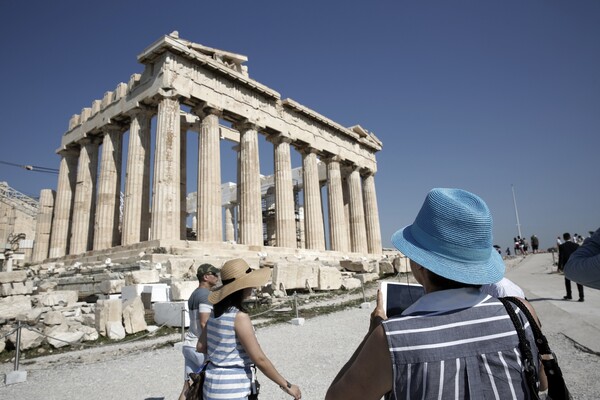 Το χάος με το έκτακτο κλείσιμο της Ακρόπολης λόγω καύσωνα - Ποιος πήρε την απόφαση